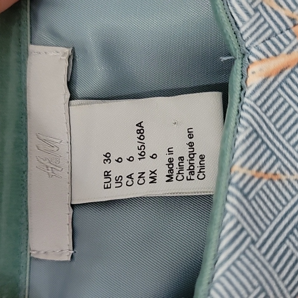 H&M Blue Geometric Pattern Top - Picture 4 of 4